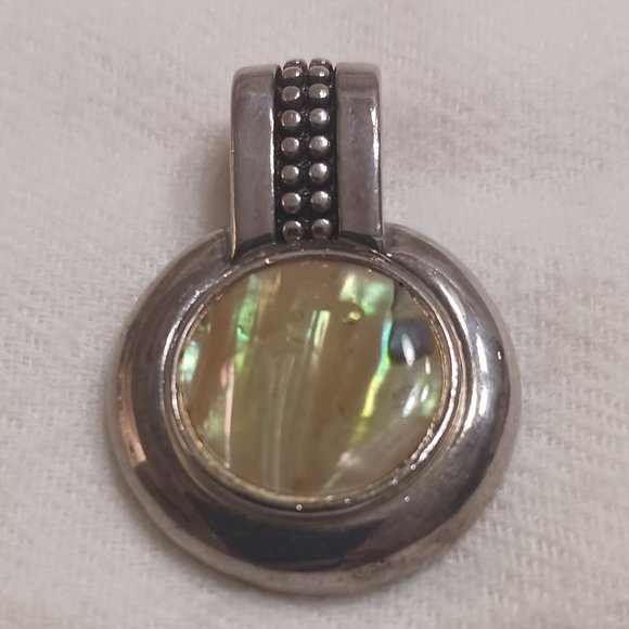 Beautiful Silver Tone Pendant With Yellow Green Stone - Picture 1 of 4